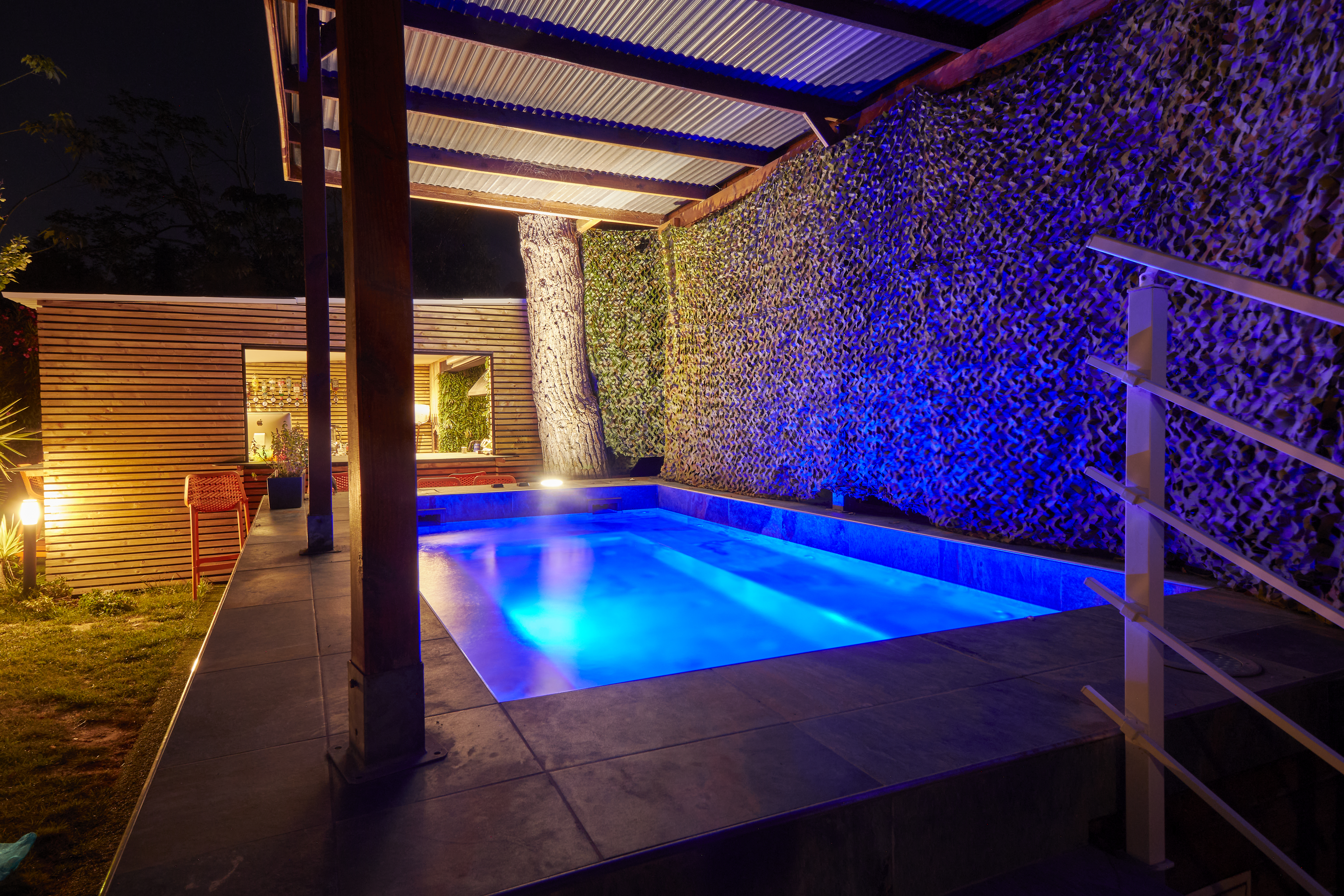 Jacuzzi pierre Bali éclairé la nuit